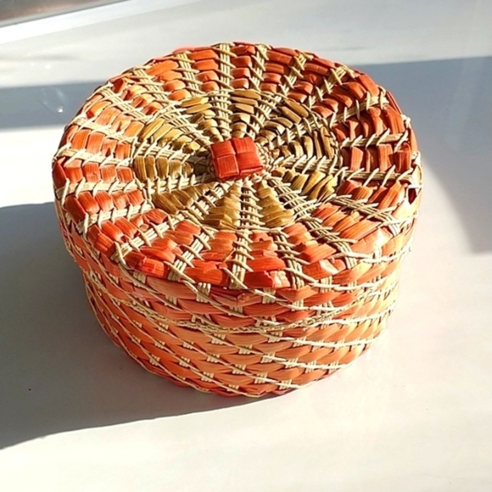 Coaster set of 4 in a round box wicker colorful bright round